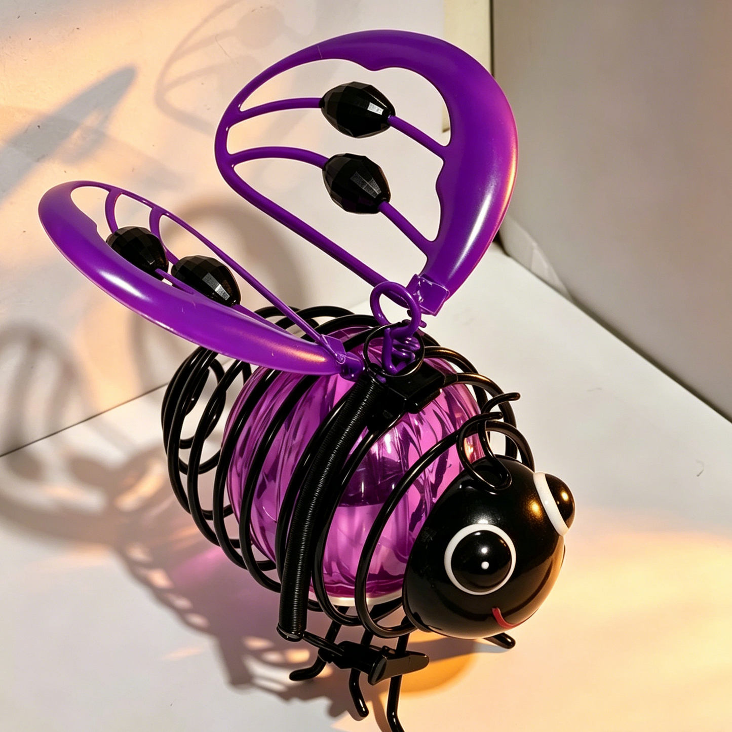 🐝 Outdoor Hanging Solar Bee Light – Charming Garden Décor With A Warm Evening Glow