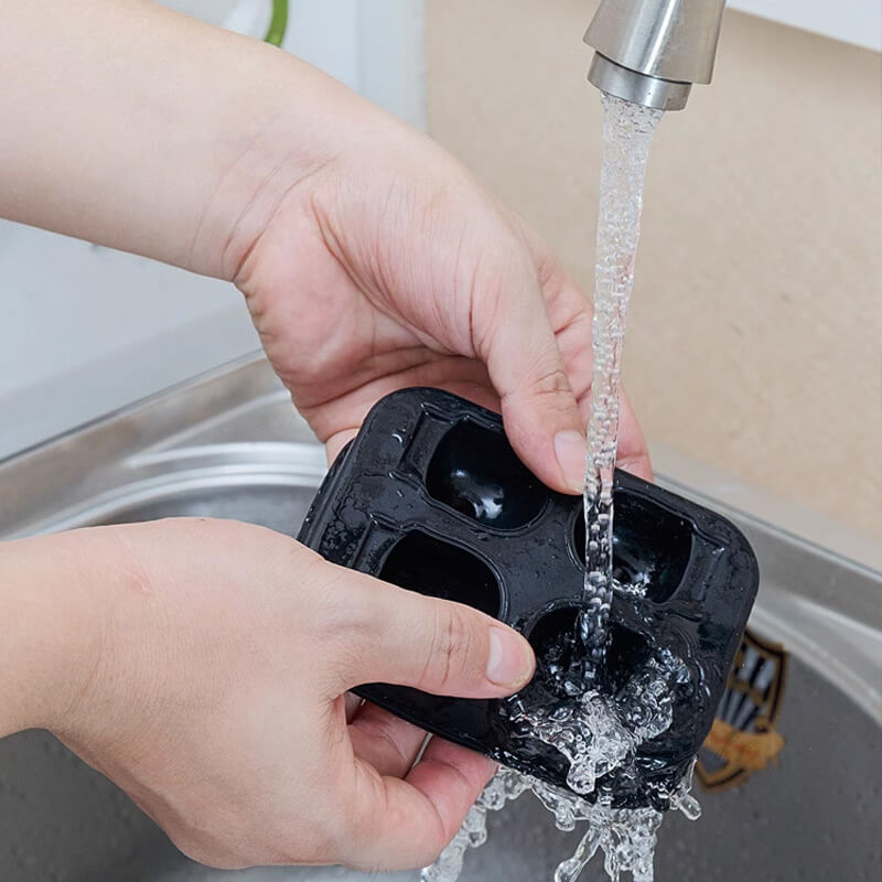 🥳2026 HOT SALE💀🧊 50% OFF! DIY Silicone Skull Ice Cube Tray – Giant slow-melt skull for whiskey, cocktails & more✨